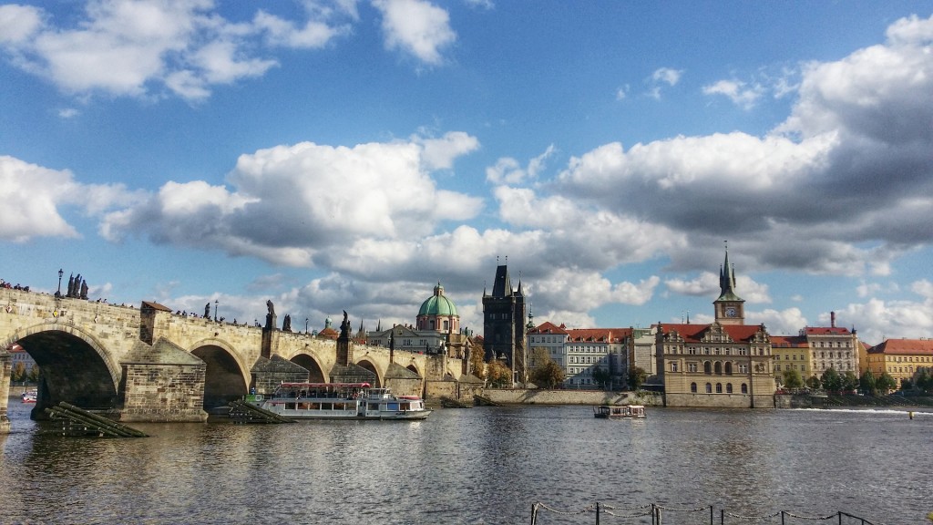 charles-bridge-1045305_1920